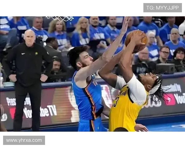 卡鲁索精准助攻助霍姆格伦完成精彩双手暴扣展现团队配合魅力 卡鲁索精准助攻助霍姆格伦完成精彩双手暴扣展现团队配合魅力