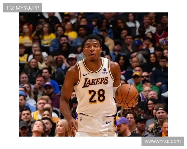 海斯4中3得到6分4板1断 手腕扭伤不幸提前退赛